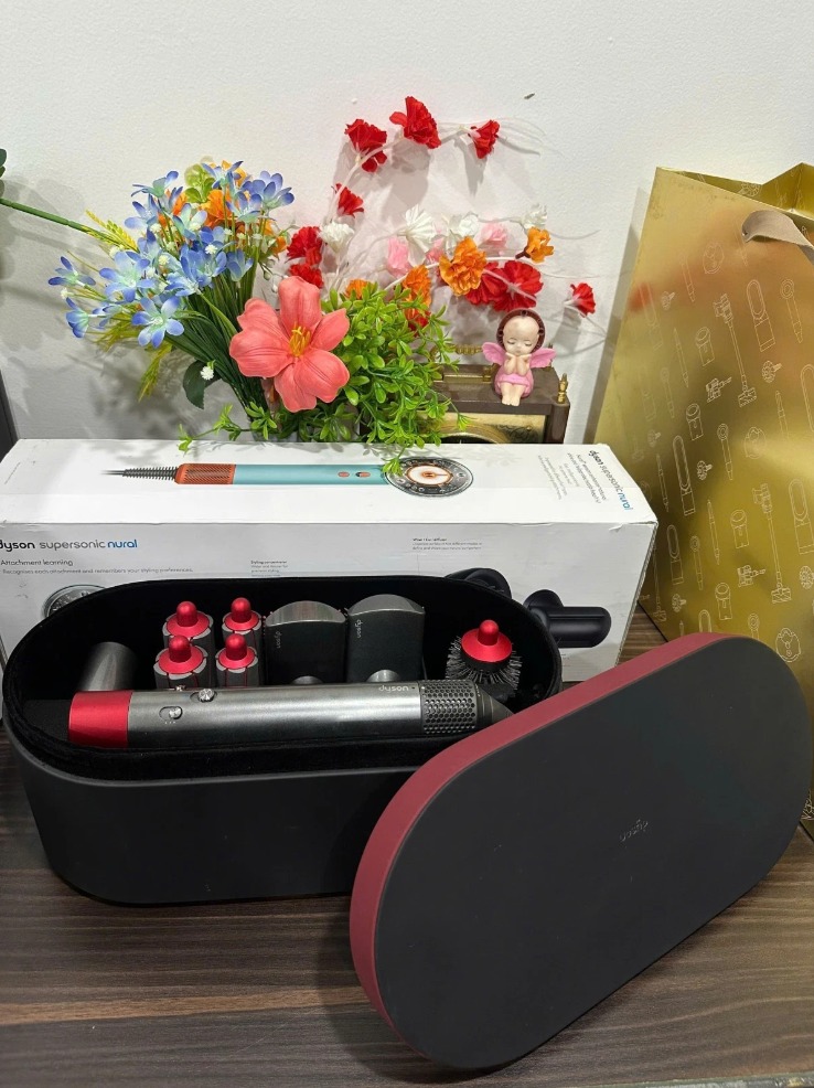 Dyson Airwrap Complete Styler HS01 – 220V, Nickel & Fuchsia, Red thumbnail 1