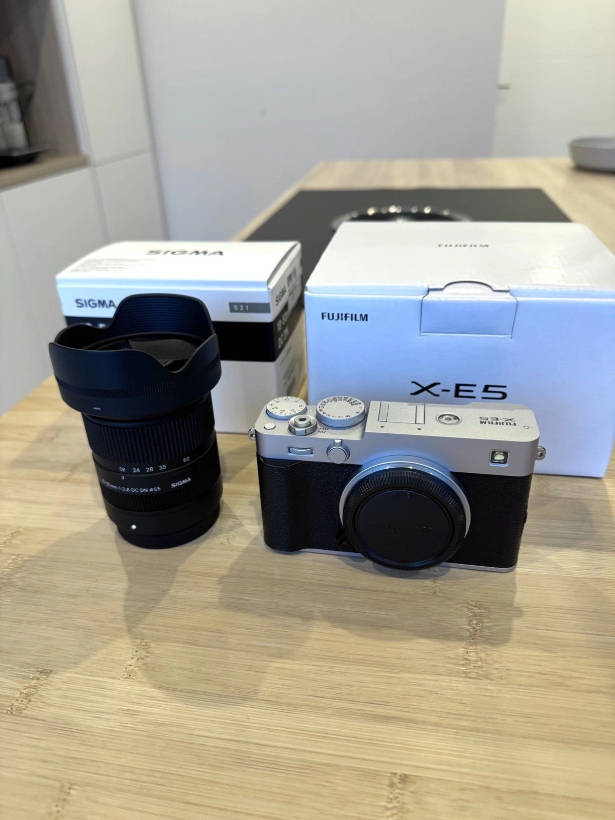 Fuji Fujifilm X-E5 + Sigma 18-50 2.8 NEW Condition thumbnail 1