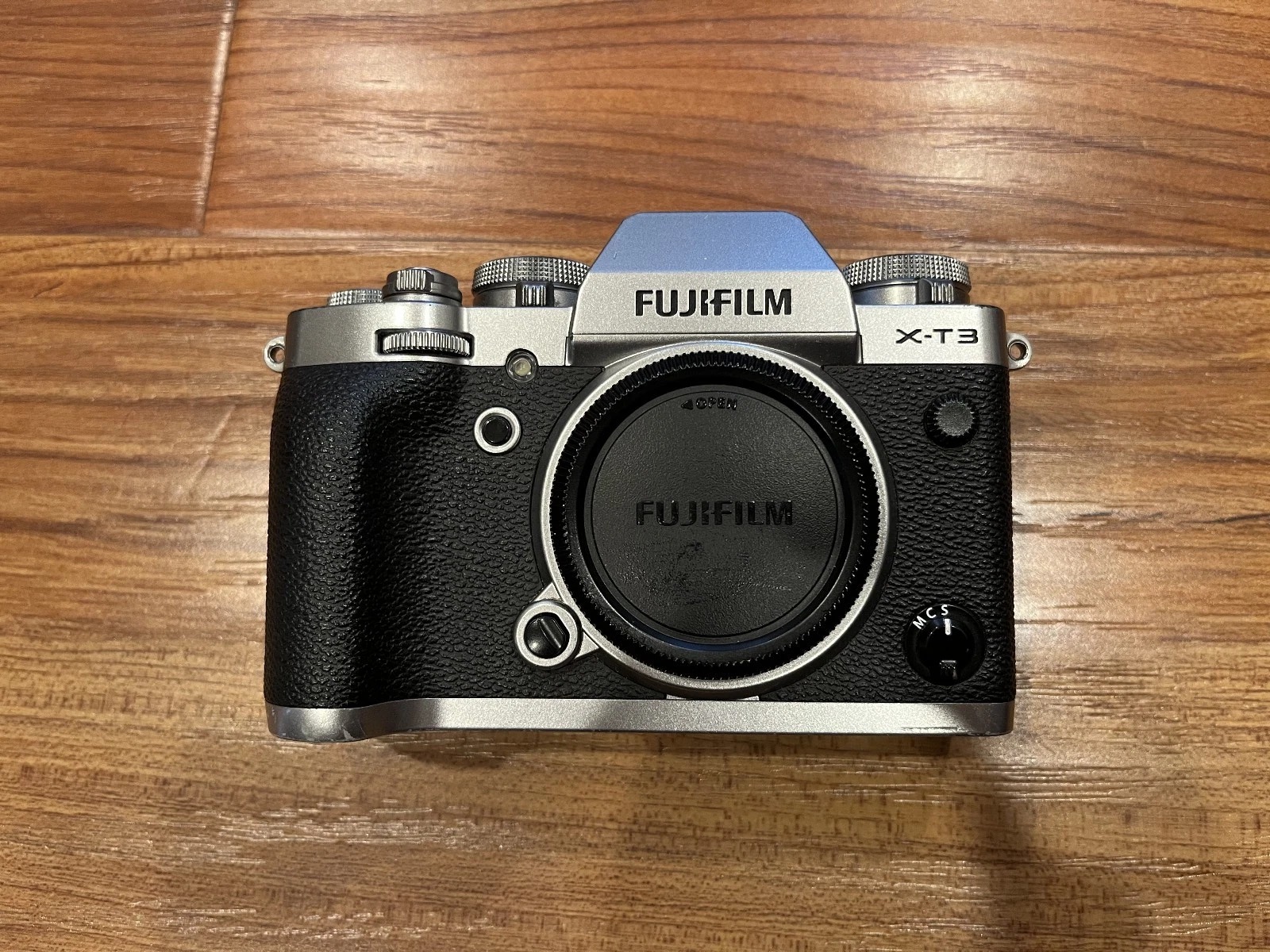 Fujifilm X-T3 26.1MP Mirrorless Digital Camera (Silver Body) – Only 1,000 Shutter Count thumbnail 1