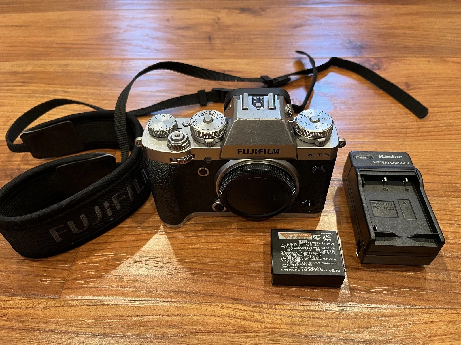 Fujifilm X-T3 26.1MP Mirrorless Digital Camera (Silver Body) – Only 1,000 Shutter Count thumbnail 14