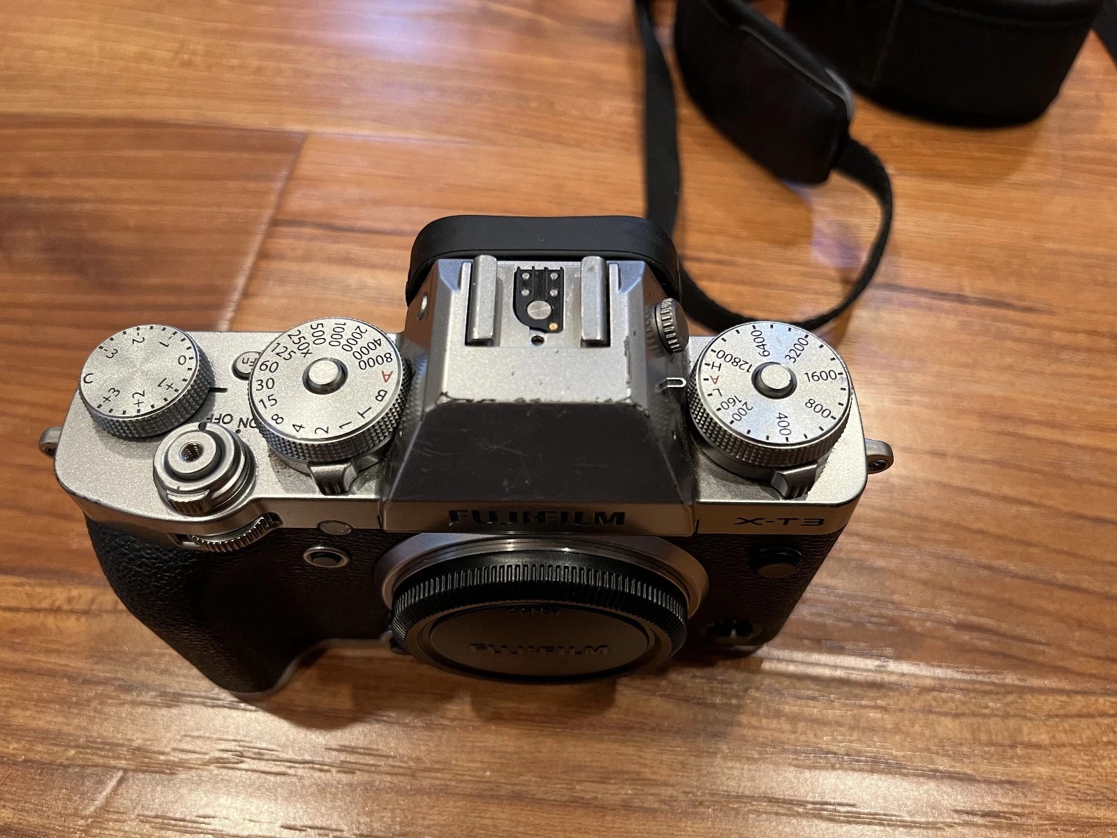 Fujifilm X-T3 26.1MP Mirrorless Digital Camera (Silver Body) – Only 1,000 Shutter Count thumbnail 3
