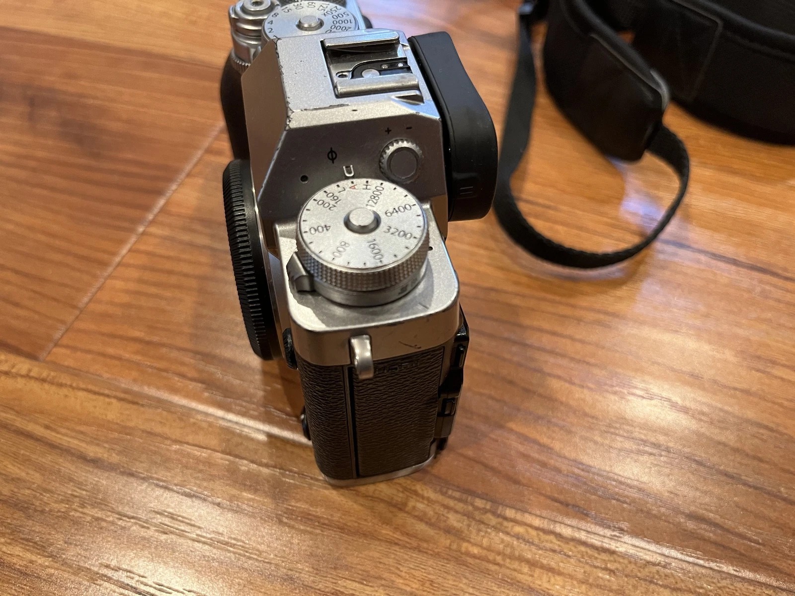 Fujifilm X-T3 26.1MP Mirrorless Digital Camera (Silver Body) – Only 1,000 Shutter Count thumbnail 5