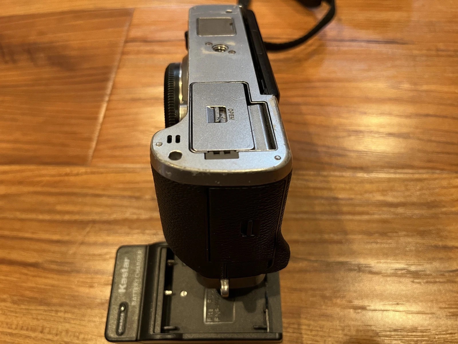 Fujifilm X-T3 26.1MP Mirrorless Digital Camera (Silver Body) – Only 1,000 Shutter Count thumbnail 8