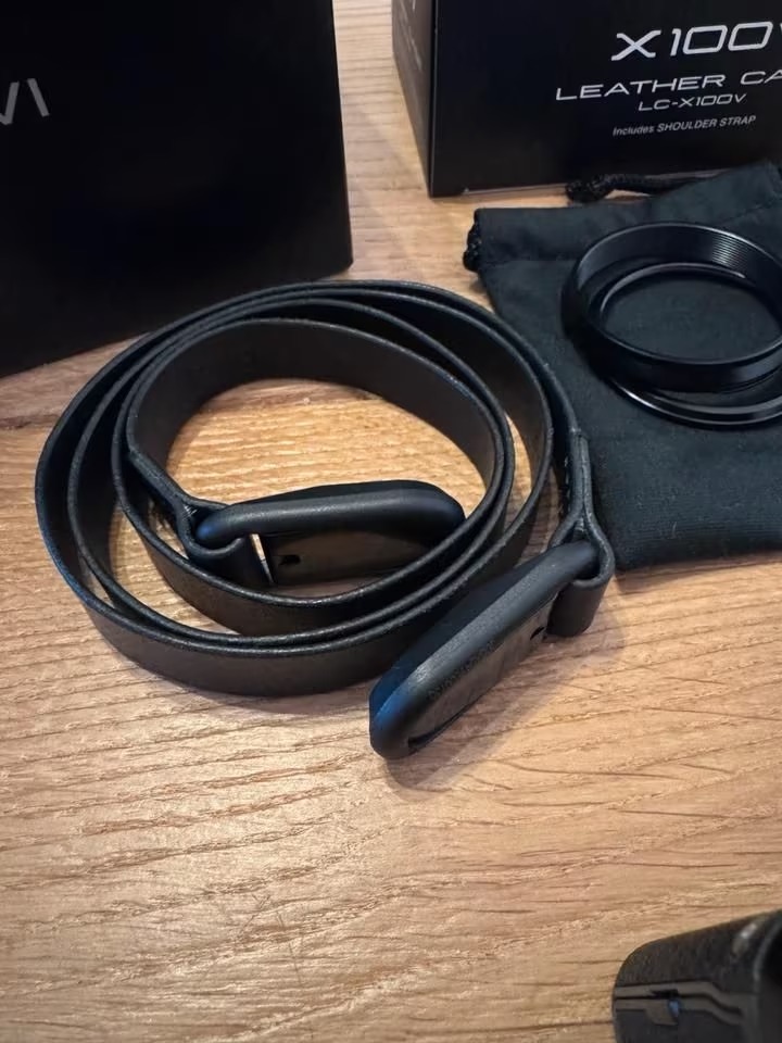 Fujifilm X100 VI – Excellent Shape with Original Receipt & Extras thumbnail 11