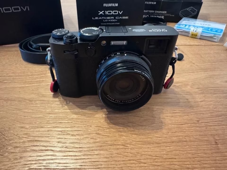 Fujifilm X100 VI – Excellent Shape with Original Receipt & Extras thumbnail 14