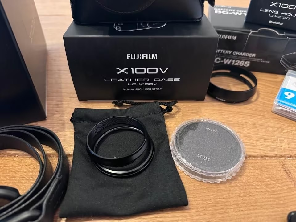 Fujifilm X100 VI – Excellent Shape with Original Receipt & Extras thumbnail 15