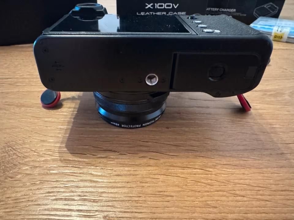 Fujifilm X100 VI – Excellent Shape with Original Receipt & Extras thumbnail 16