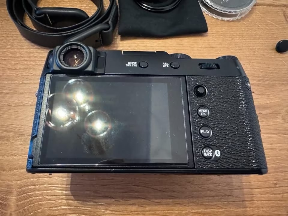 Fujifilm X100 VI – Excellent Shape with Original Receipt & Extras thumbnail 3