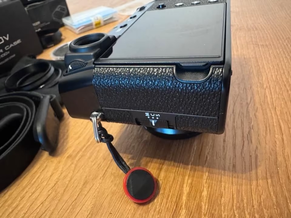 Fujifilm X100 VI – Excellent Shape with Original Receipt & Extras thumbnail 6