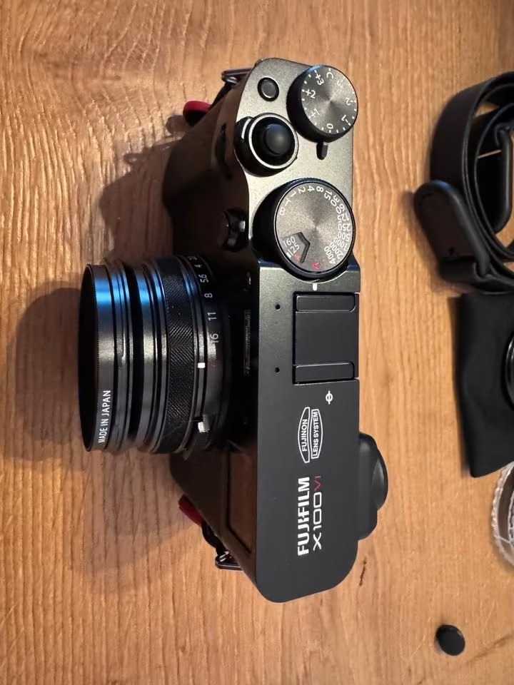 Fujifilm X100 VI – Excellent Shape with Original Receipt & Extras thumbnail 9