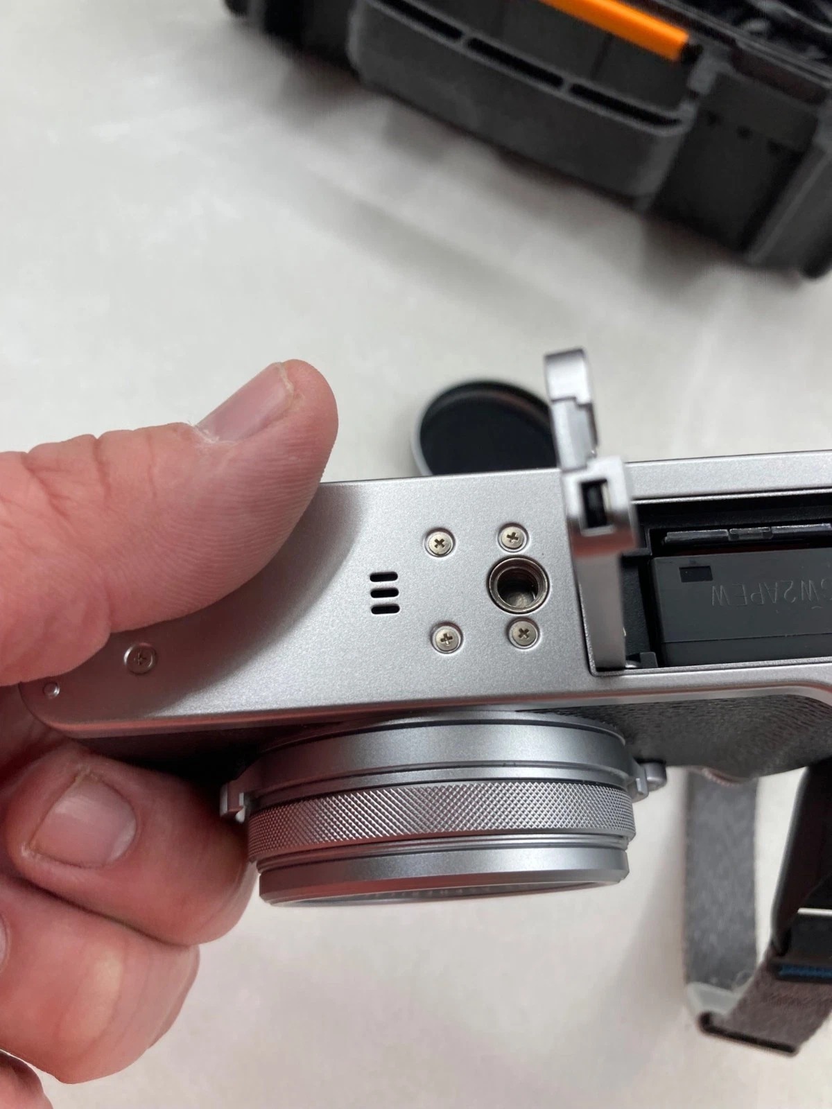 Fujifilm X100F Digital Camera With Fujinon Lens Silver Tested With Hard Case thumbnail 10