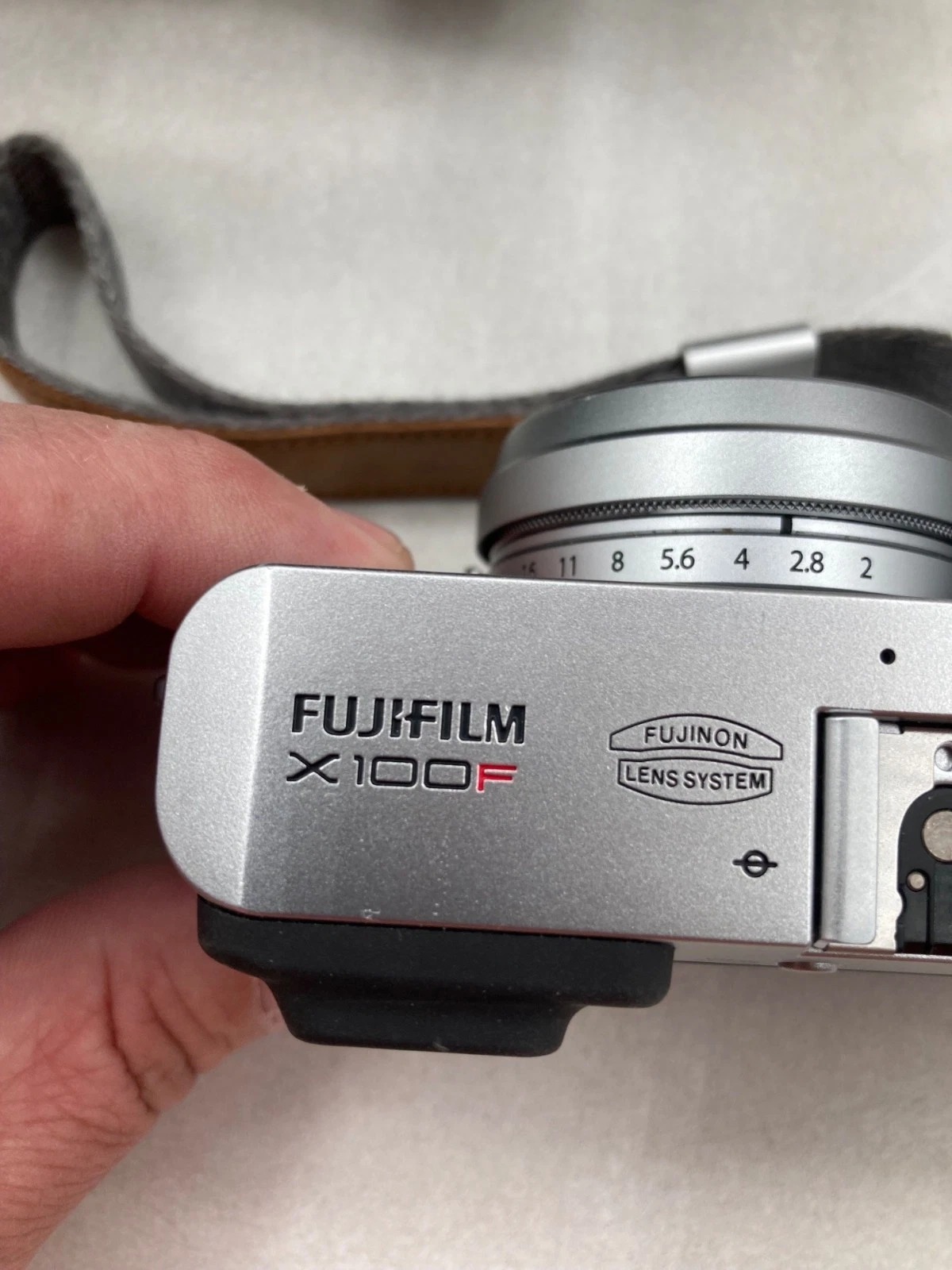 Fujifilm X100F Digital Camera With Fujinon Lens Silver Tested With Hard Case thumbnail 2