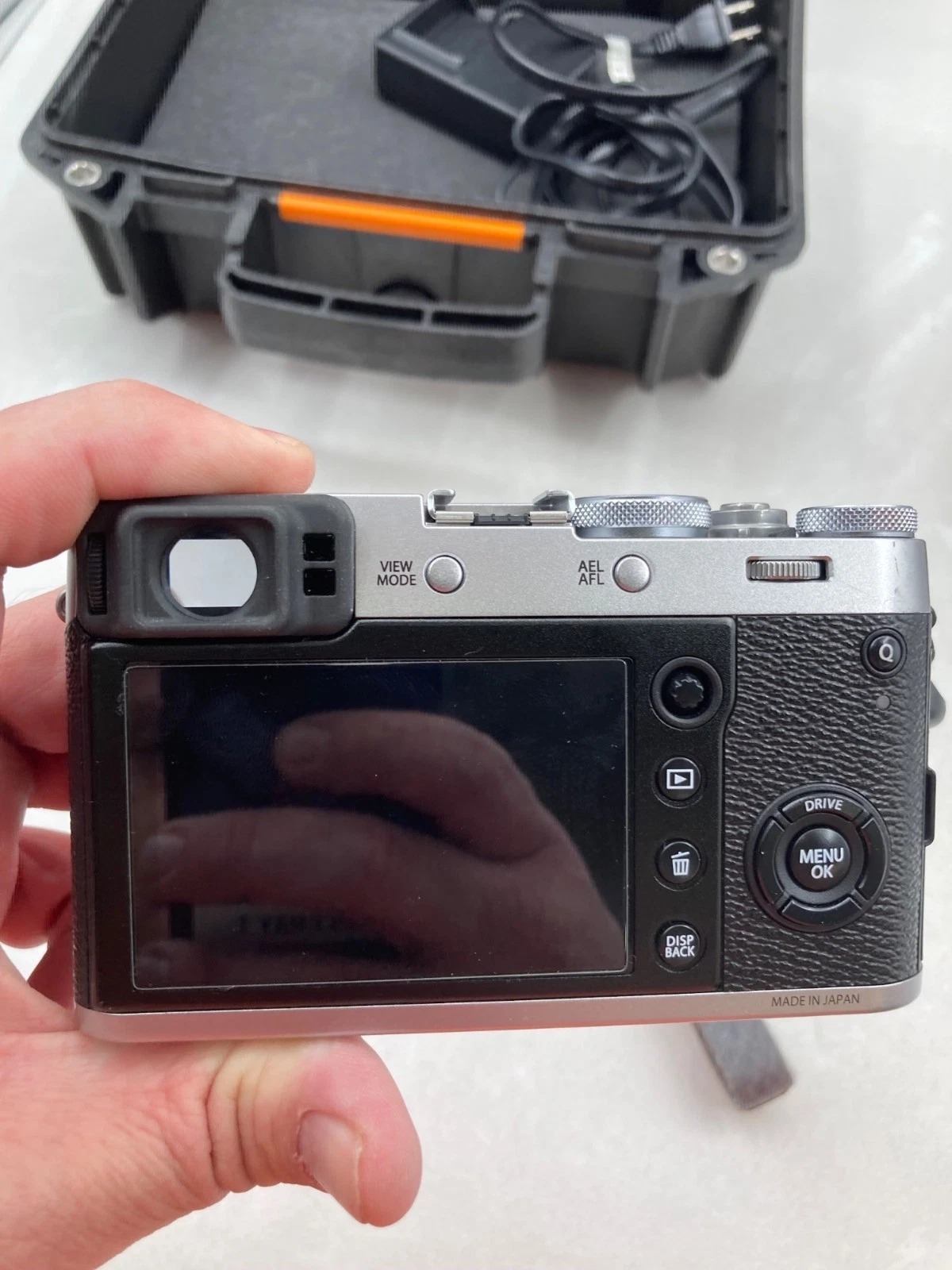 Fujifilm X100F Digital Camera With Fujinon Lens Silver Tested With Hard Case thumbnail 5