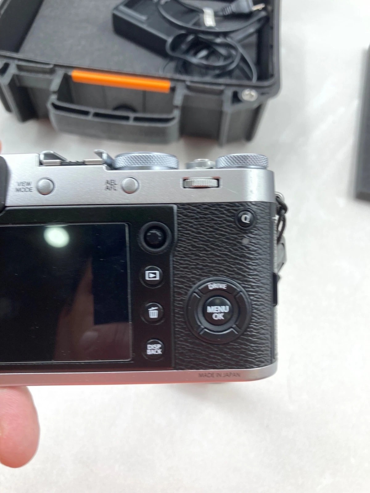 Fujifilm X100F Digital Camera With Fujinon Lens Silver Tested With Hard Case thumbnail 6