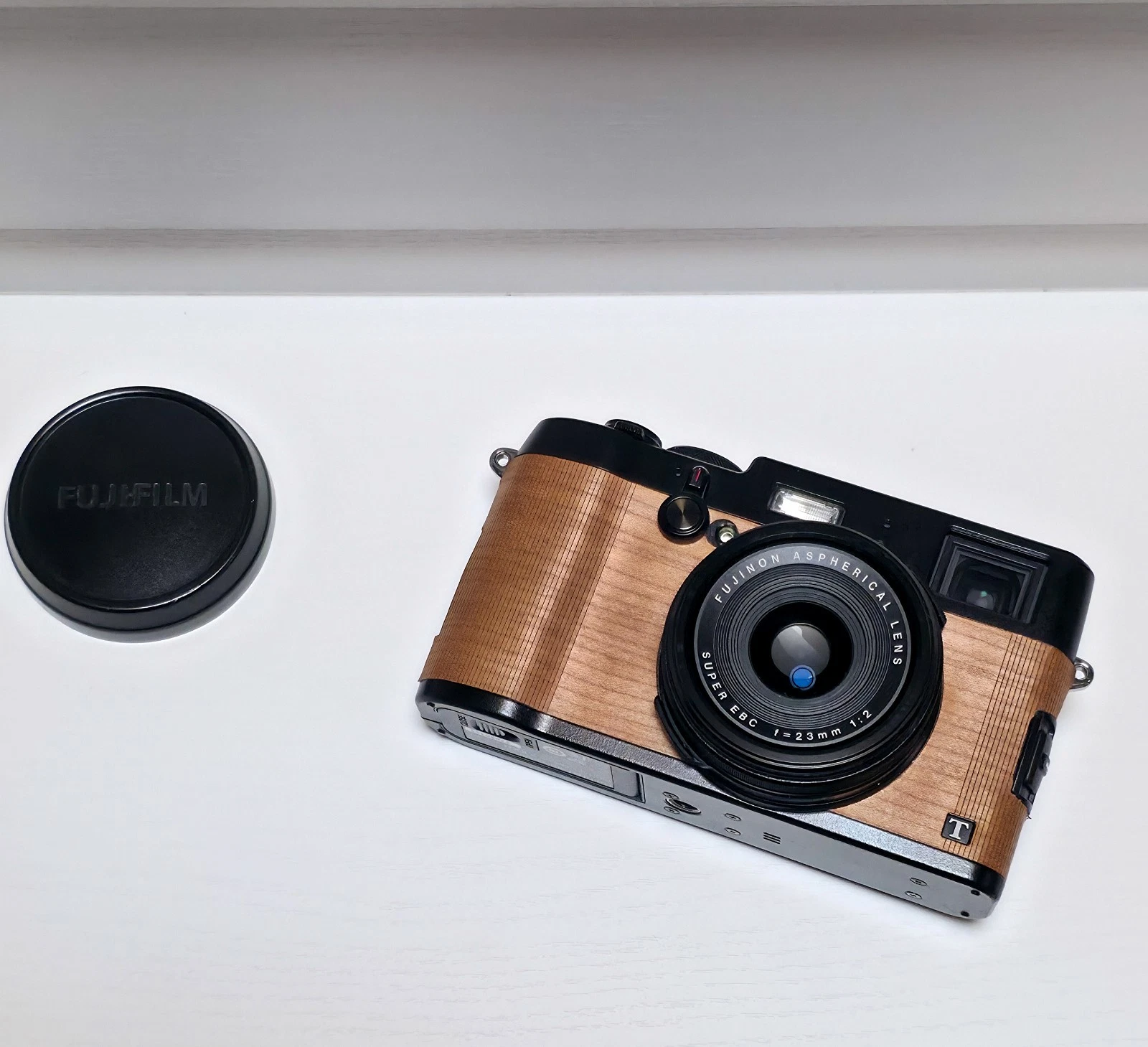 Fujifilm X100T APS-C - 23mm f/2 - Camera Black thumbnail 1