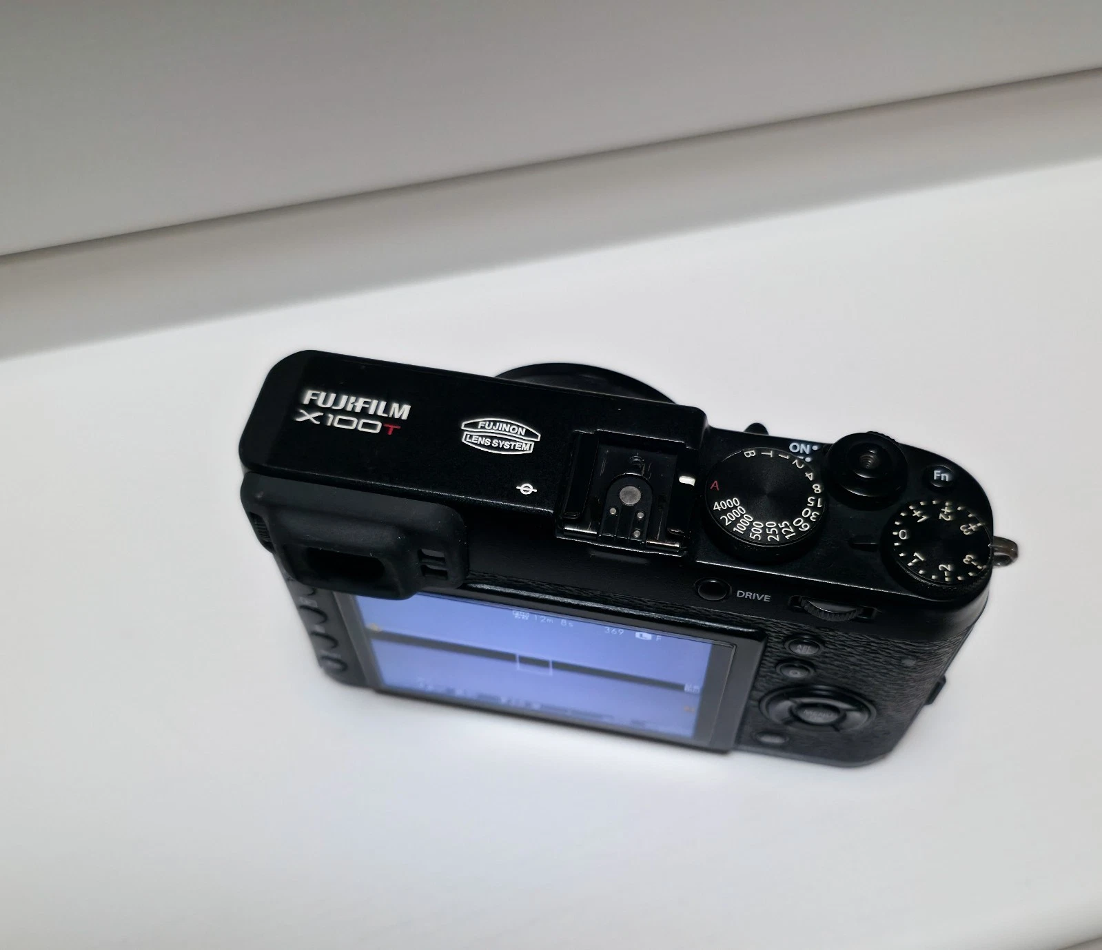 Fujifilm X100T APS-C - 23mm f/2 - Camera Black thumbnail 2