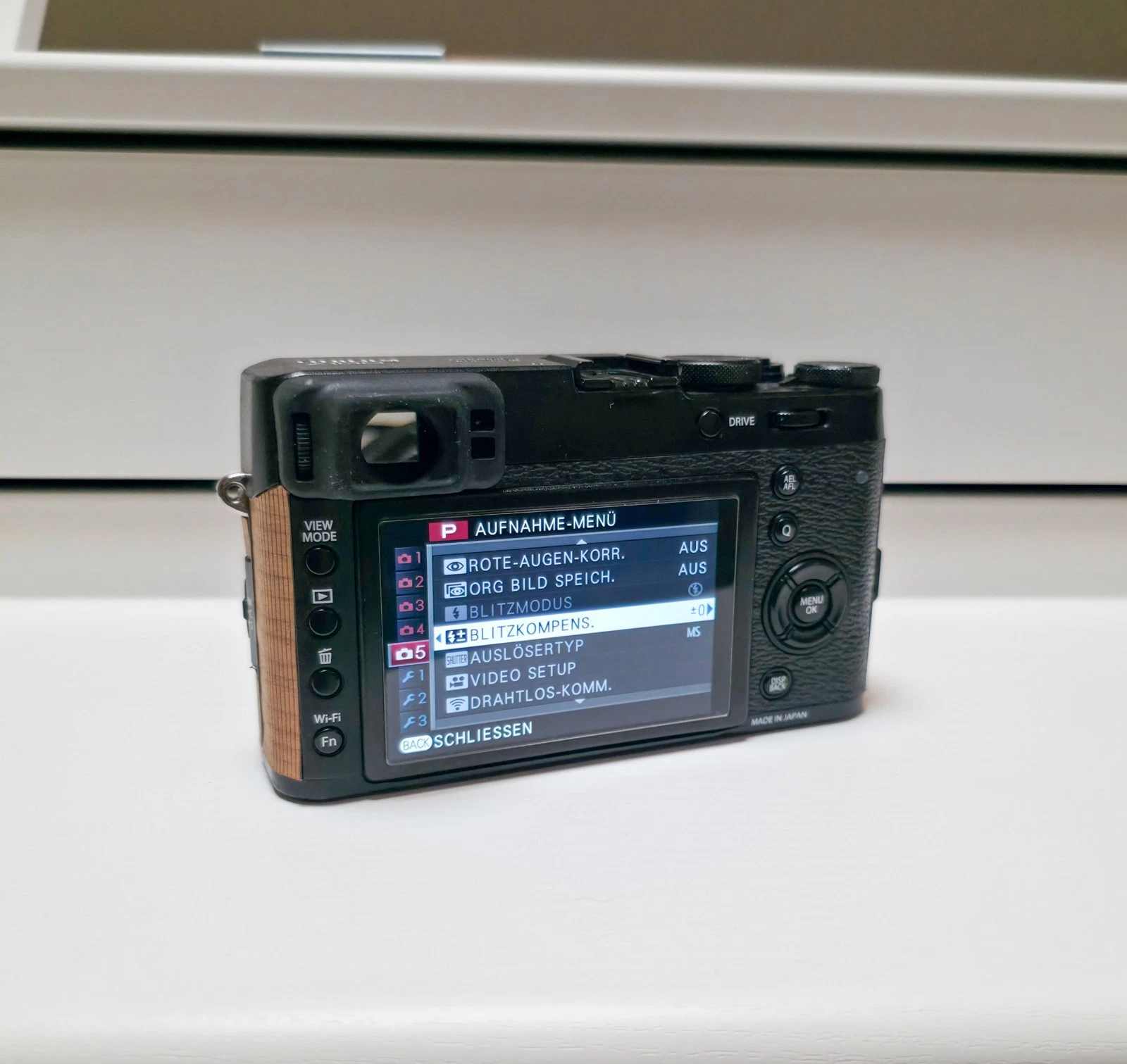 Fujifilm X100T APS-C - 23mm f/2 - Camera Black thumbnail 5