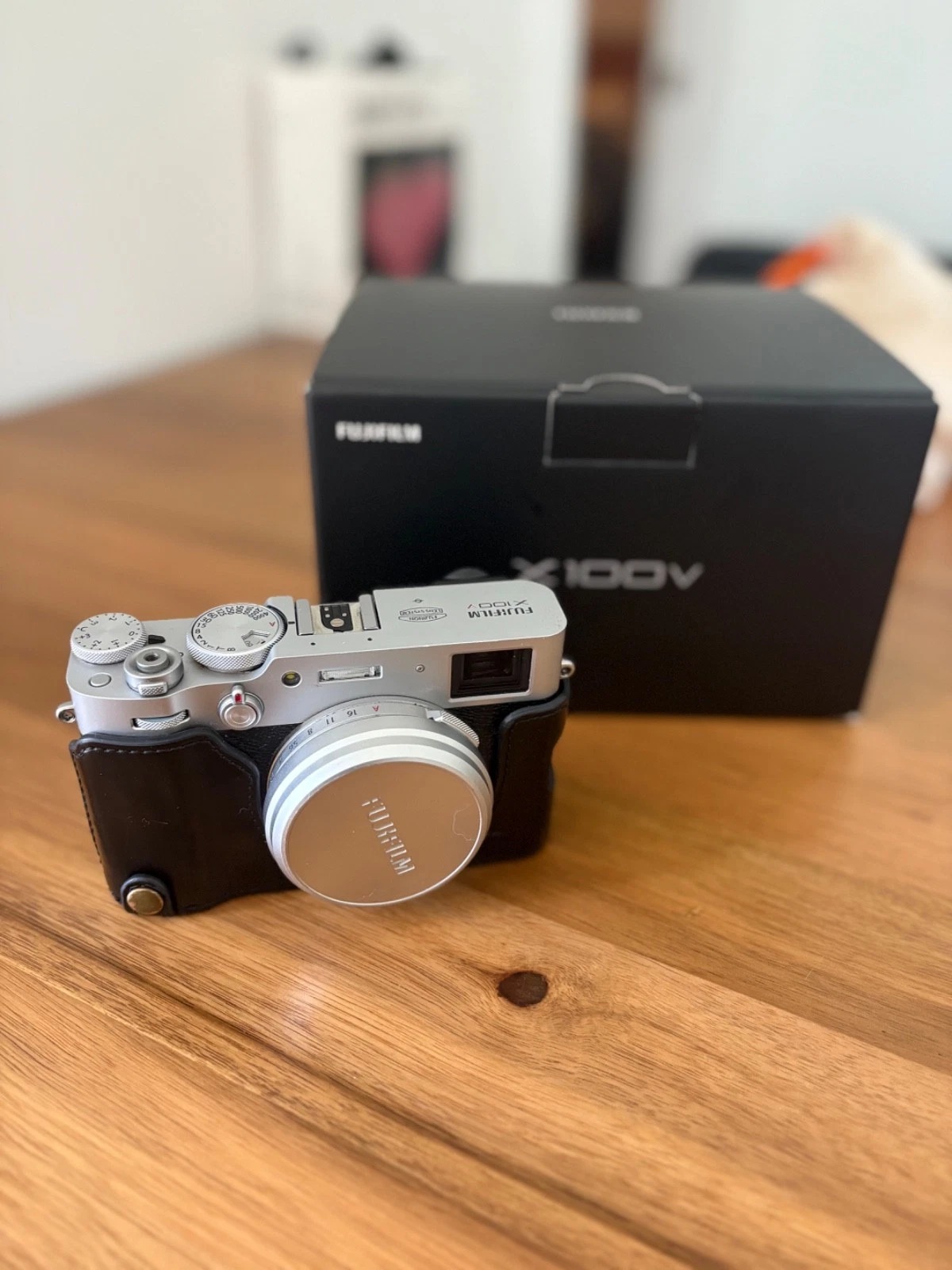 Fujifilm X100V 26.1MP Compact Camera - Silver thumbnail 1