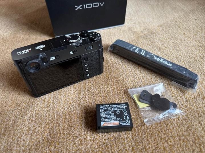 Fujifilm X100V 26.1MP Digital Camera – Black 5,500 Shutter Count – Excellent thumbnail 2