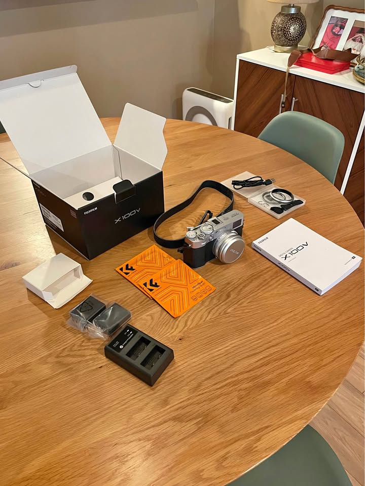 Fujifilm X100V Digital Camera – 26.1MP APS-C, 4K Video Brand new thumbnail 1