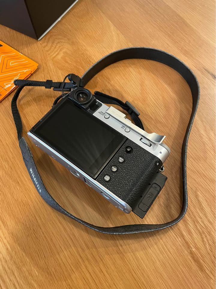 Fujifilm X100V Digital Camera – 26.1MP APS-C, 4K Video Brand new thumbnail 8