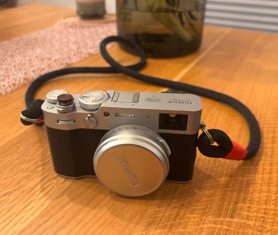 Fujifilm X100V Digital Camera Black - Excellent Condition  thumbnail 1