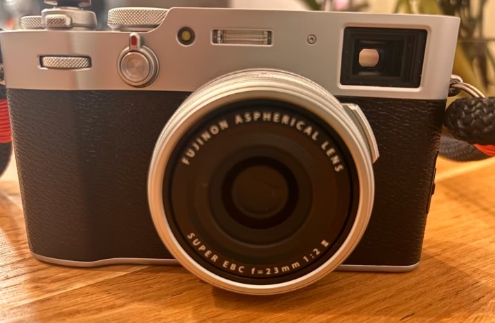 Fujifilm X100V Digital Camera Black - Excellent Condition  thumbnail 3