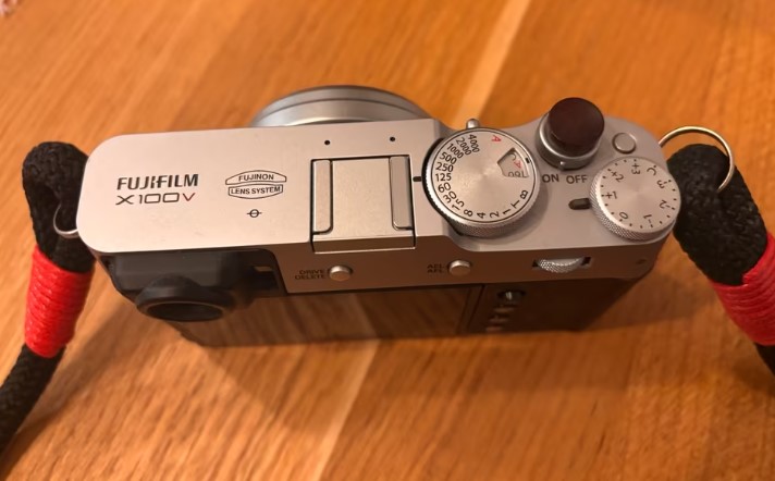 Fujifilm X100V Digital Camera Black - Excellent Condition  thumbnail 5