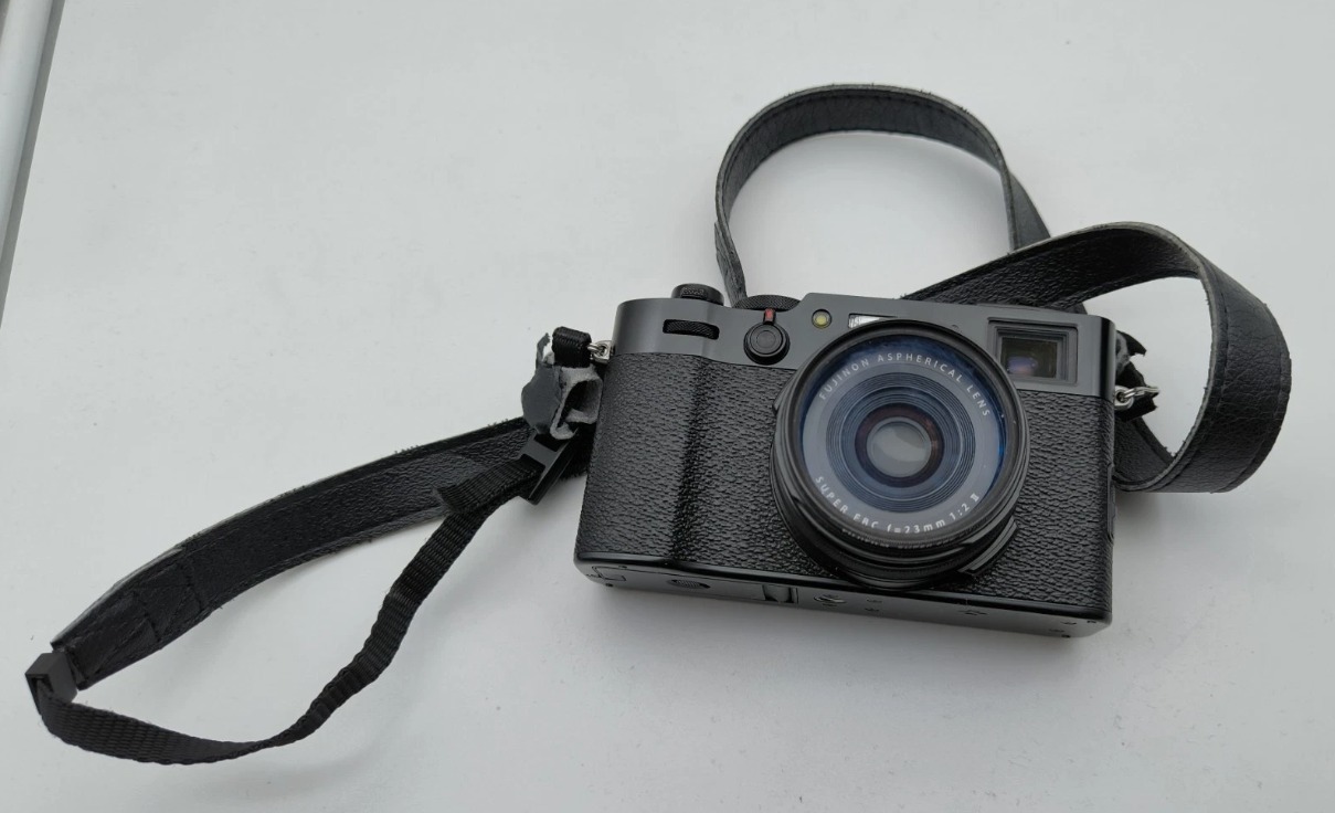 Fujifilm X100V – Excellent Condition thumbnail 3