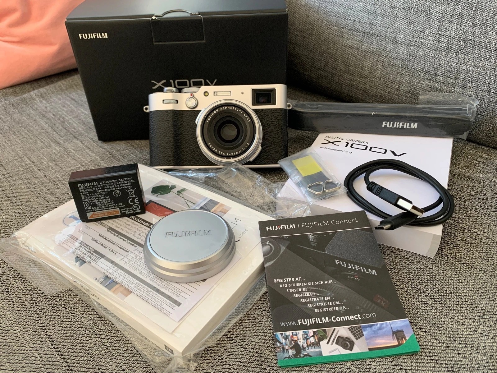 Fujifilm X100V – Silver – Compact Premium Camera in Great Condition thumbnail 11