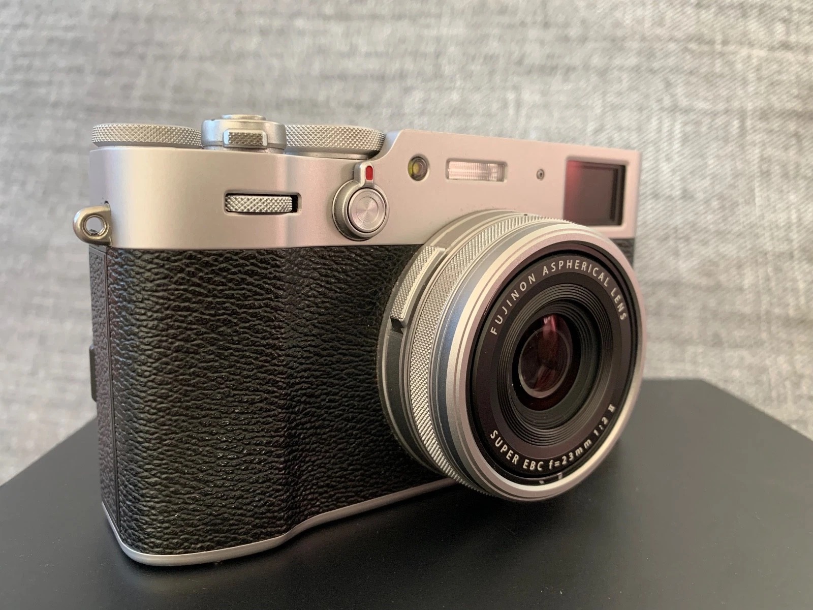 Fujifilm X100V – Silver – Compact Premium Camera in Great Condition thumbnail 3