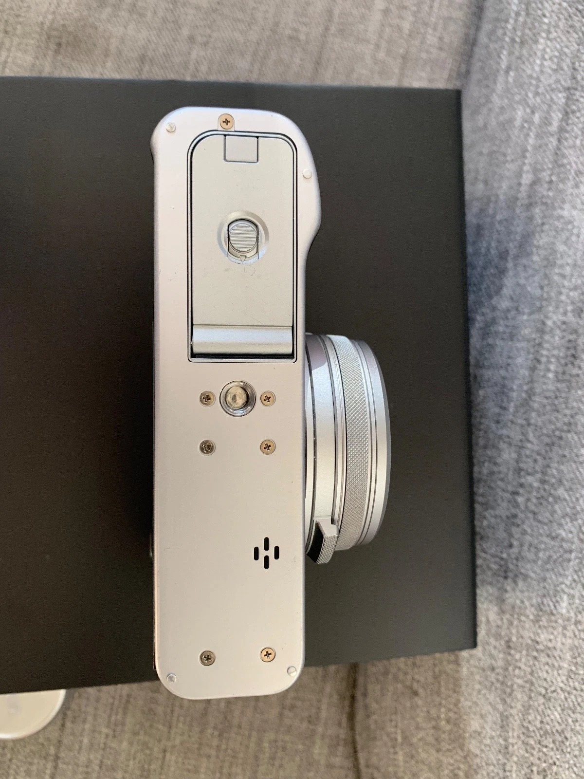 Fujifilm X100V – Silver – Compact Premium Camera in Great Condition thumbnail 7