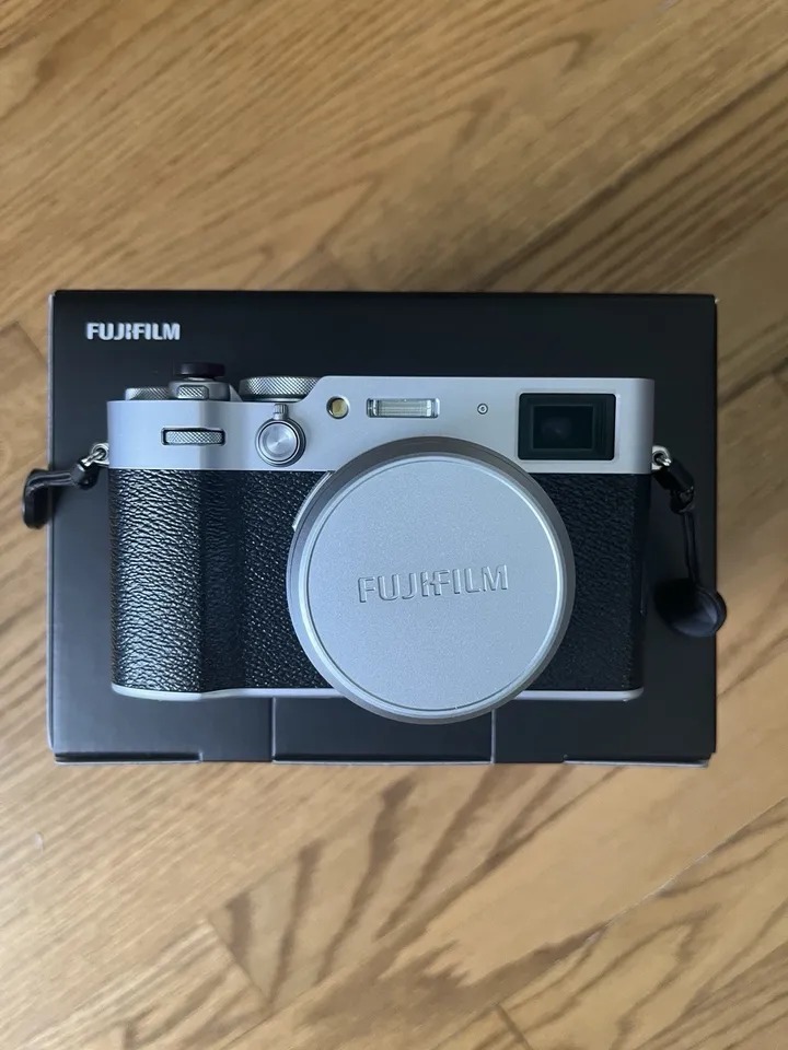 Fujifilm X100VI 40.2 MP Digital Camera Silver thumbnail 4