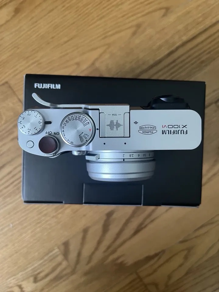 Fujifilm X100VI 40.2 MP Digital Camera Silver thumbnail 7