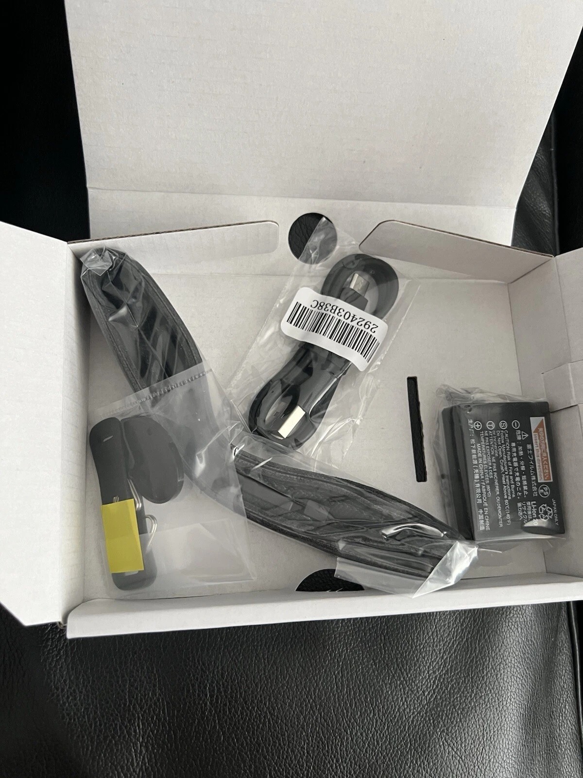 Fujifilm X100VI 40.2MP Compact Digital Camera Silver BRAND NEW thumbnail 4