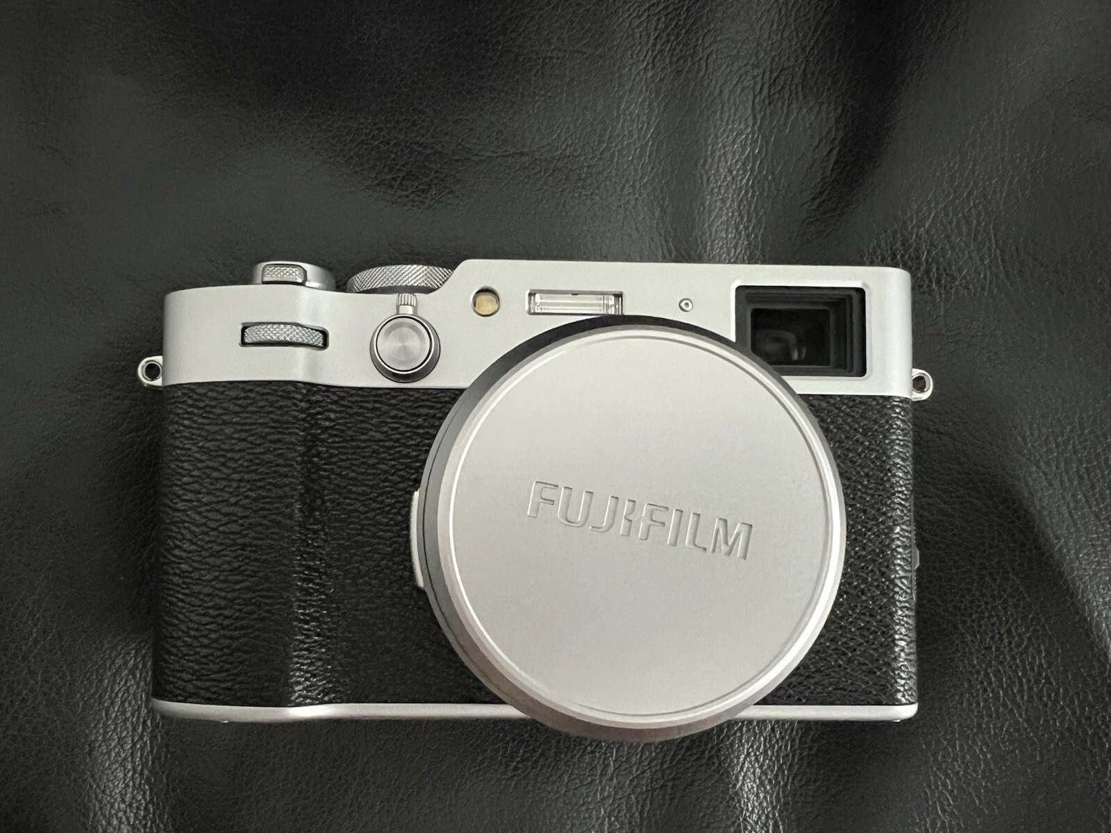 Fujifilm X100VI 40.2MP Compact Digital Camera Silver BRAND NEW thumbnail 5