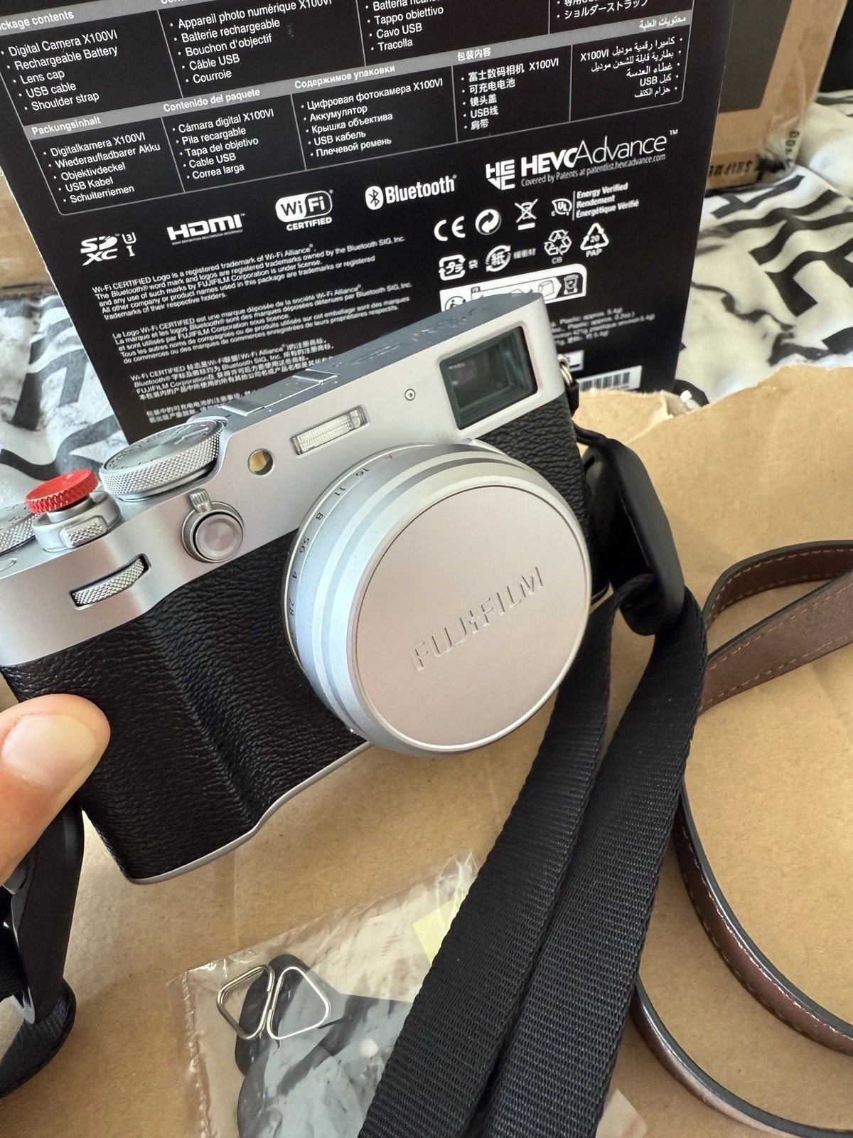 Fujifilm X100VI 40.2MP Compact Digital Camera (Silver) in Very Good Condition thumbnail 11