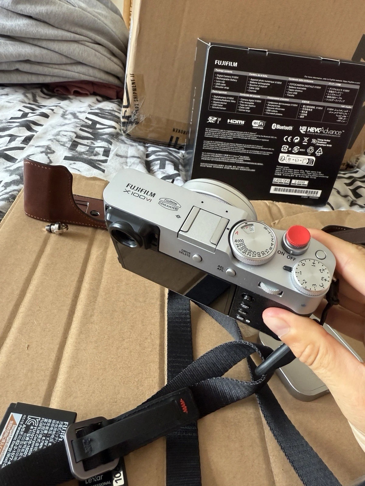 Fujifilm X100VI 40.2MP Compact Digital Camera (Silver) in Very Good Condition thumbnail 12