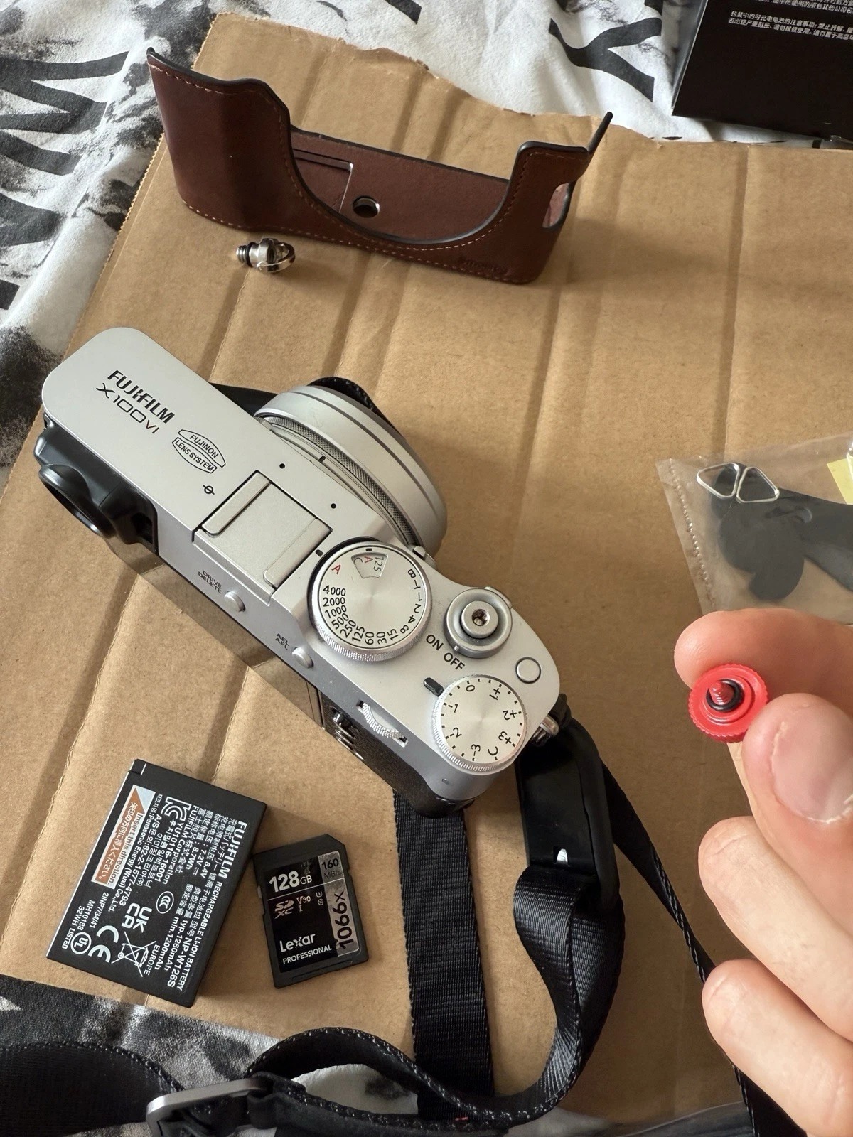 Fujifilm X100VI 40.2MP Compact Digital Camera (Silver) in Very Good Condition thumbnail 13