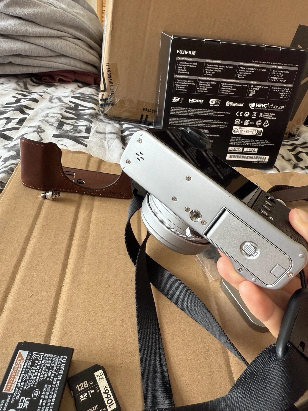 Fujifilm X100VI 40.2MP Compact Digital Camera (Silver) in Very Good Condition thumbnail 14