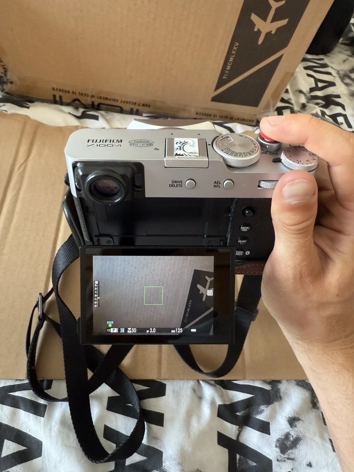 Fujifilm X100VI 40.2MP Compact Digital Camera (Silver) in Very Good Condition thumbnail 3