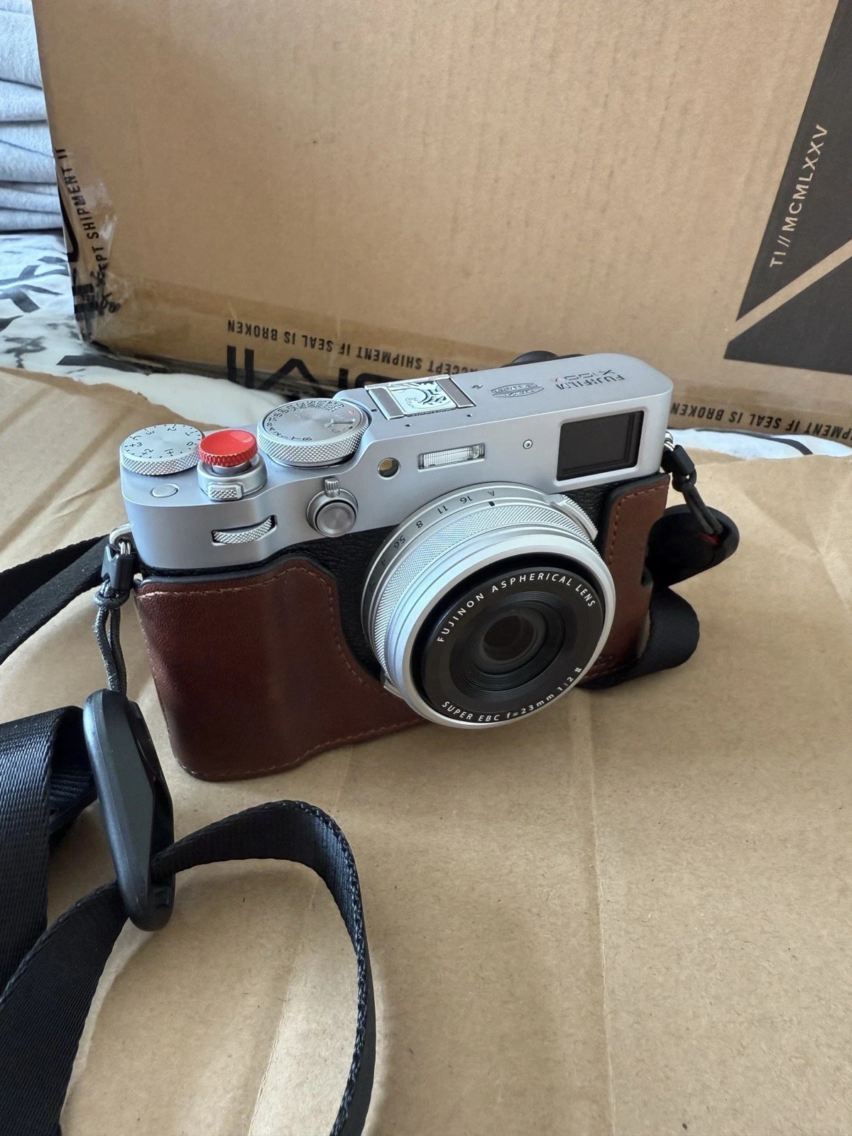 Fujifilm X100VI 40.2MP Compact Digital Camera (Silver) in Very Good Condition thumbnail 5