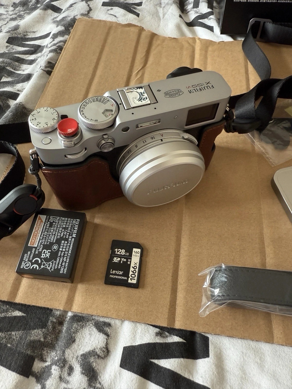 Fujifilm X100VI 40.2MP Compact Digital Camera (Silver) in Very Good Condition thumbnail 8