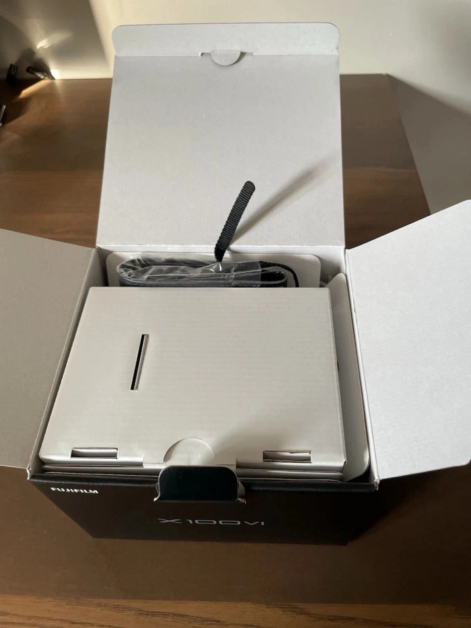 Fujifilm X100VI 40MP Digital Camera Like new condition thumbnail 10