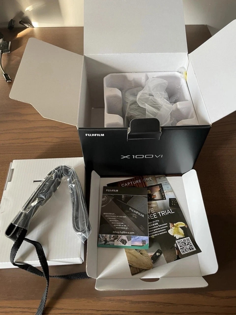 Fujifilm X100VI 40MP Digital Camera Like new condition thumbnail 9