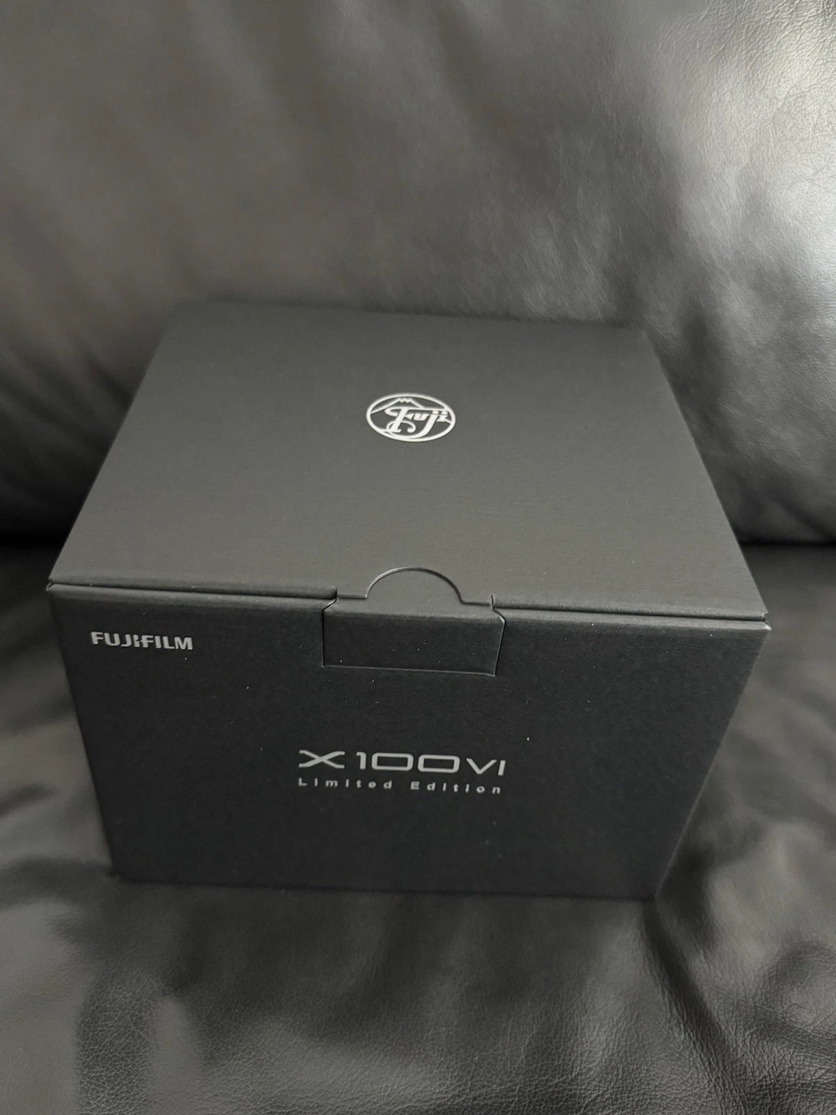 Fujifilm X100VI 90 Limited Edition Camera Silver NEW  thumbnail 13