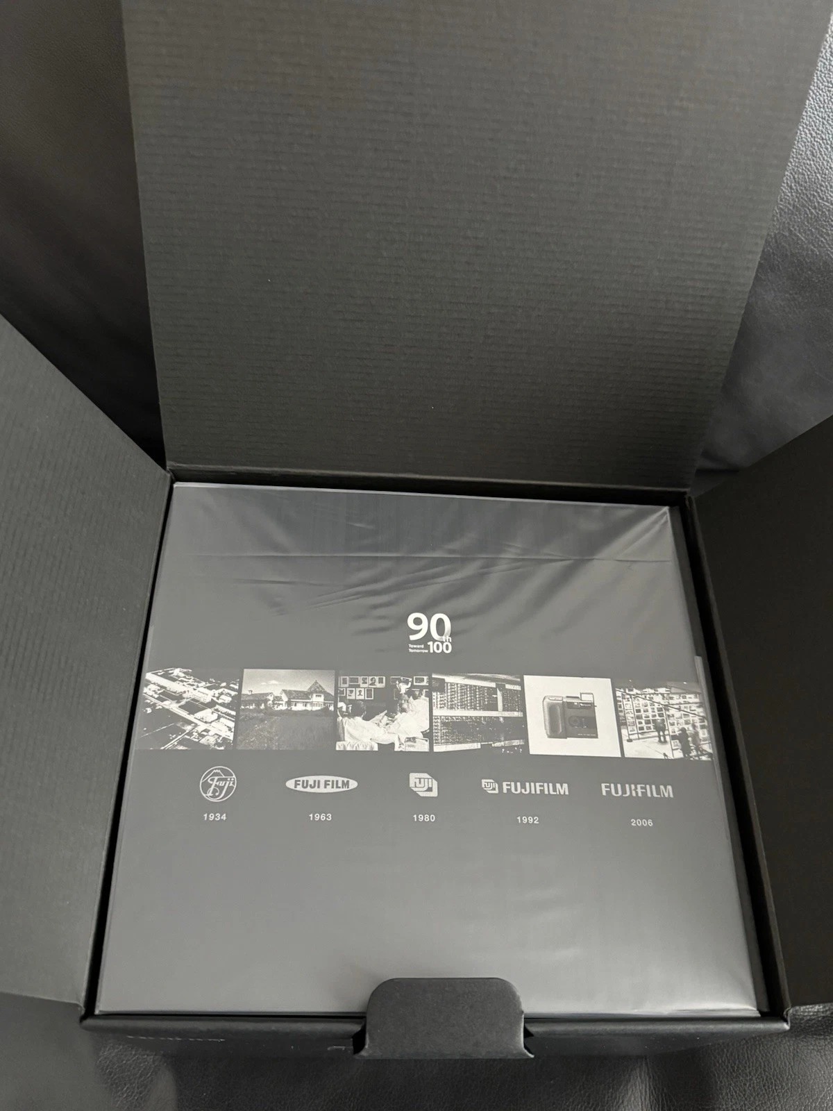 Fujifilm X100VI 90 Limited Edition Camera Silver NEW  thumbnail 3