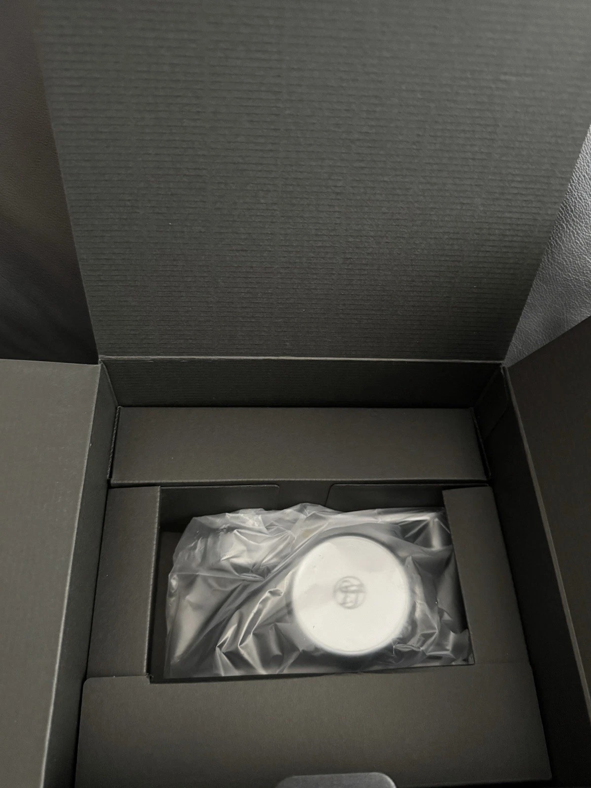 Fujifilm X100VI 90 Limited Edition Camera Silver NEW  thumbnail 4