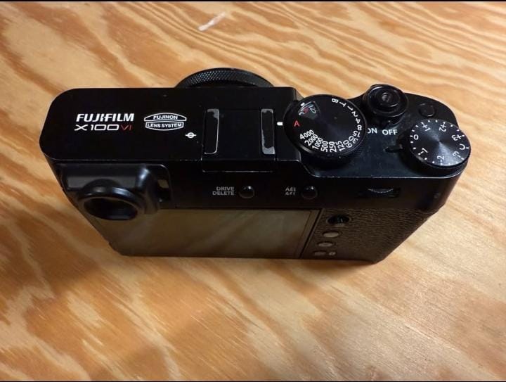 Fujifilm X100VI Black 40MP – 4.5K Clicks | Complete Creator Bundle | thumbnail 2