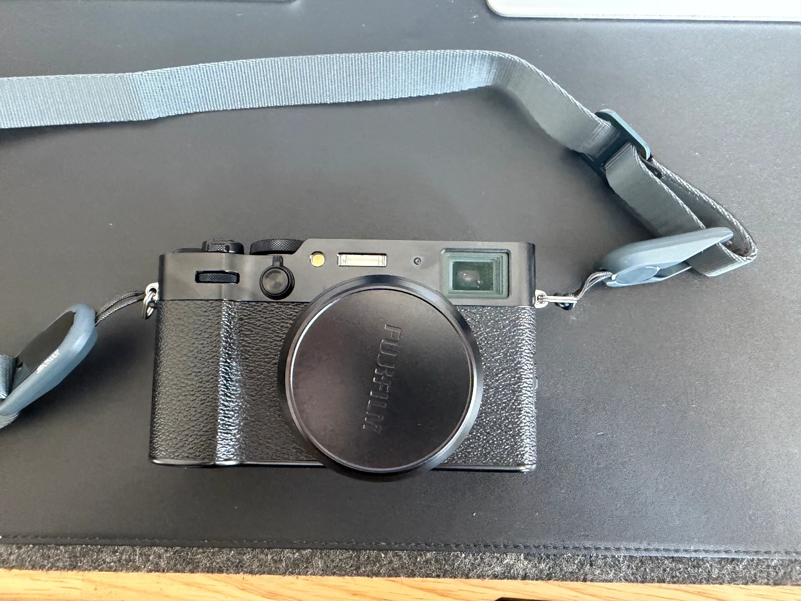 Fujifilm X100VI Black Camera used once, 100 shutters ,+ SD Card and extra strap thumbnail 1